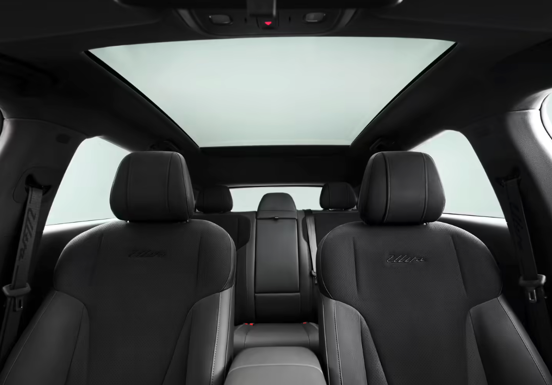 零跑Lafa5 Ultra正式亮相 4月上市 搭载双旗舰芯片+专属运动套件